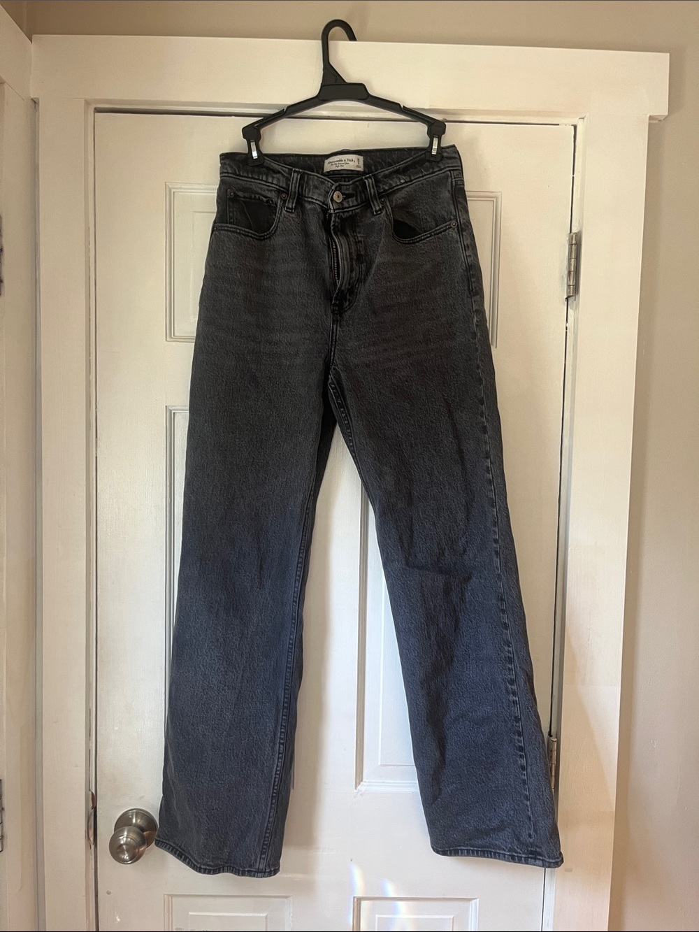 Abercrombie & Fitch High-Rise Relaxed Jeans in Washed Black